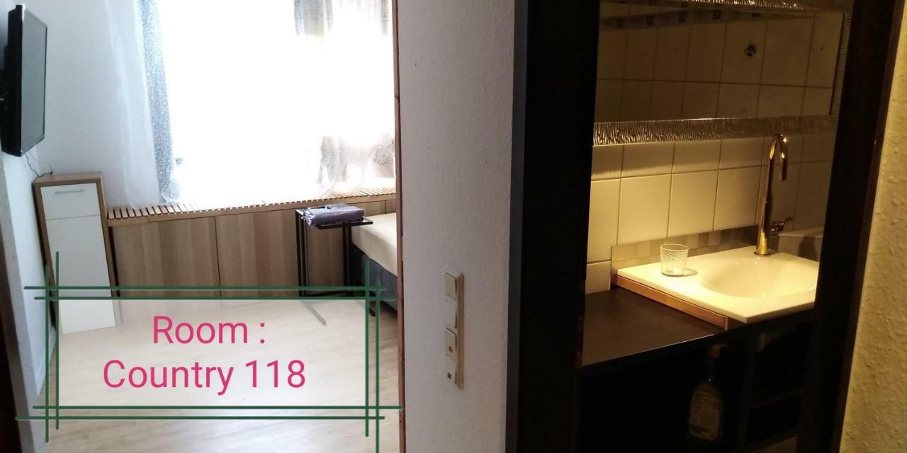 Sroom 118 And 119 In Center Reutlingen Esterno foto